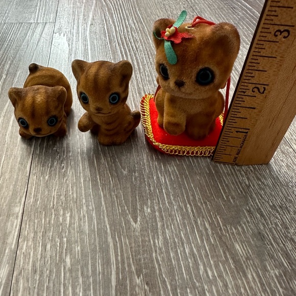 Vintage flocked (fuzzy) kittens x 3 
Made in Japan - Picture 6 of 7
